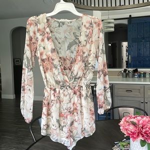 Audrey 3+1 cross v neck floral romper